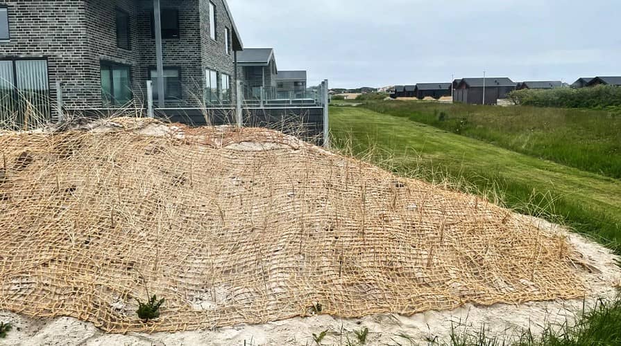 Kokosnetz als Schutz vor Wind