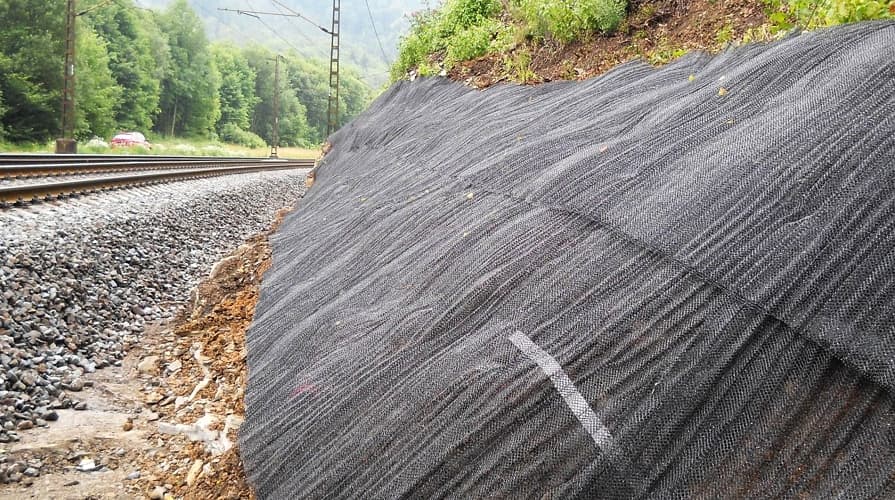 Fehlerhafte Verlegeweise der Böschungsmatte