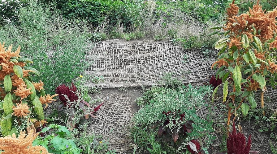 Unzureichende Verankerung der Böschungsmatte